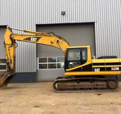 Escavadeira CAT 320B
