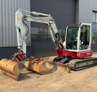 Escavadeira Takeuchi TB153
