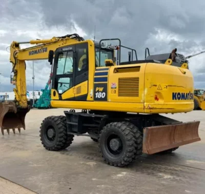 Escavadeira Komatsu PW180-11