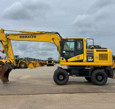Escavadeira Komatsu PW180-11
