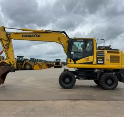 Escavadeira Komatsu PW180-11