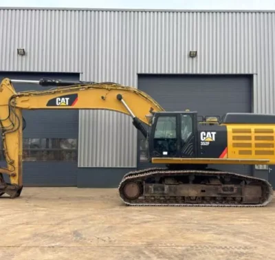 Escavadeira CAT 352F