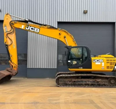 Escavadeira JCB JS220 LC Long Reach – 10 metros